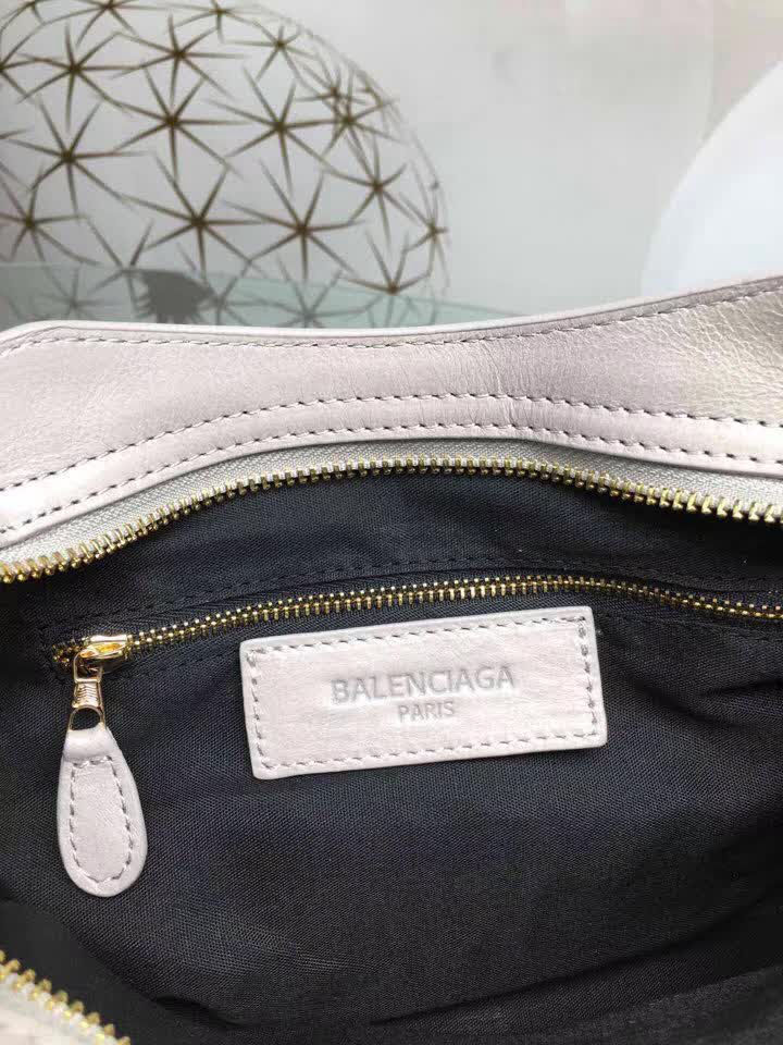 BALENCIAG巴黎世家 義大利進口 原版油蠟頭層牛皮 香皮小銀釘 時尚百搭 手提肩背斜挎包  BL1587